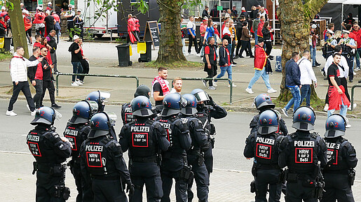 JUNGE POLIZEI setzt Zeichen gegen schlechte Einsatzversorgung