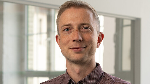 Foto zum Thema "Jan Eichhorn im Interview": Zu sehen ist eine Porträtaufnahme von Jan Eichhorn.