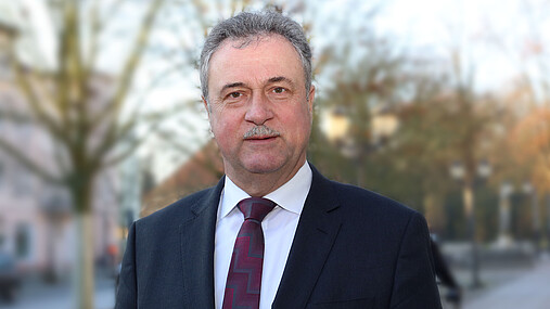 Foto zum Thema "Claus Weselsky im Interview": Zu sehen ist ein Porträtfoto von Claus Weselsky,