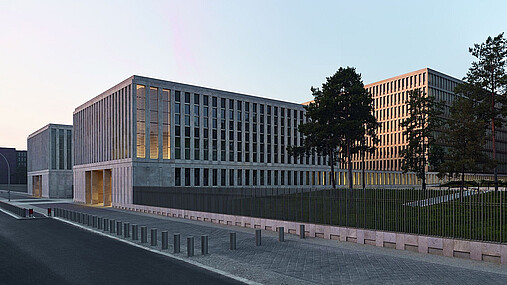 Foto zum Thema "Wie kommt man zum BND": Zu sehen ist die BND-Zentrale in der Berliner Chausseestraße.