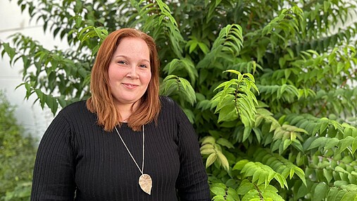 Foto zum Thema Ausbildung zur Verwaltungsfachangestellten: Zu sehen ist Kristin, die die Ausbildung absolviert hat.